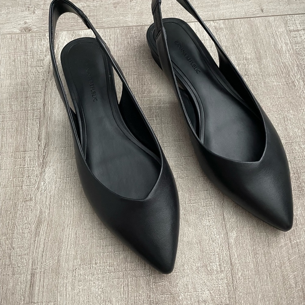 Banana Republic Black Pointed-Toe Flats Sleek Minimalist Design